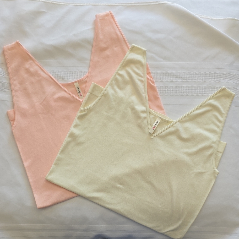 Skinnytees 2 Pack Reversible V-Neck Or Scoop Tank Tops in Soft Pink & Ivory Plus